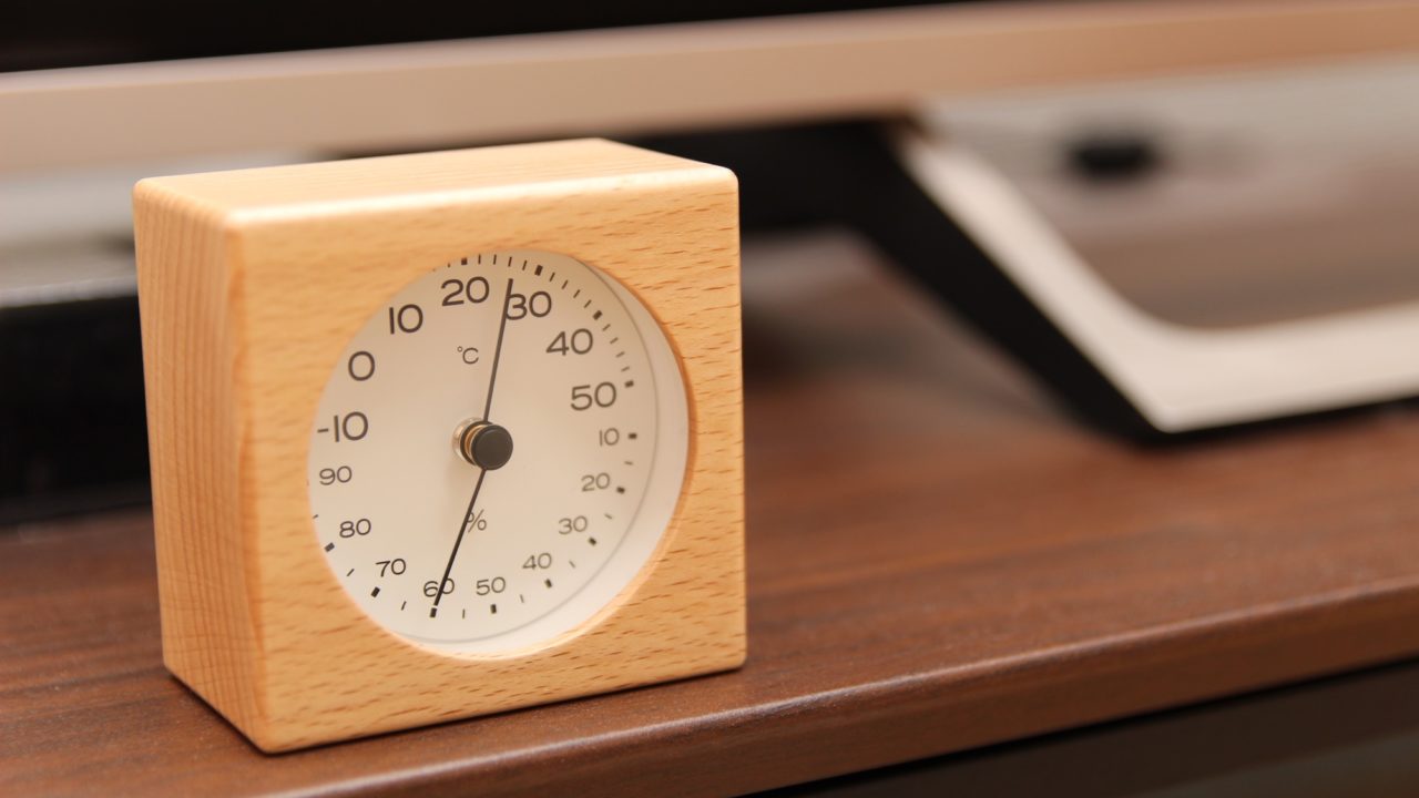 無印良品の木製 温湿度計 が北欧風デザインでおしゃれなのでオススメ Mujireco